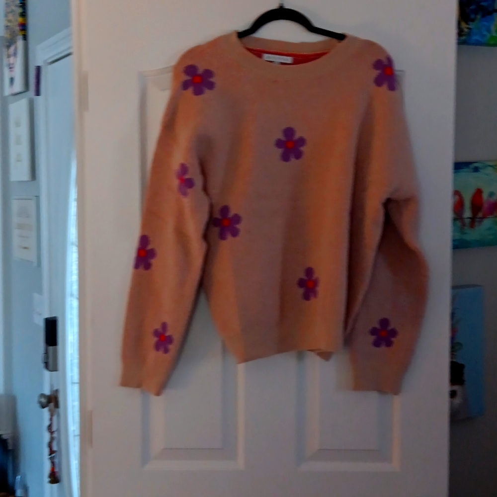 HYFVE  crew neck long sleeve sweater with flowers nwot  Size M